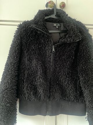 Chaqueta Zara rizos negra