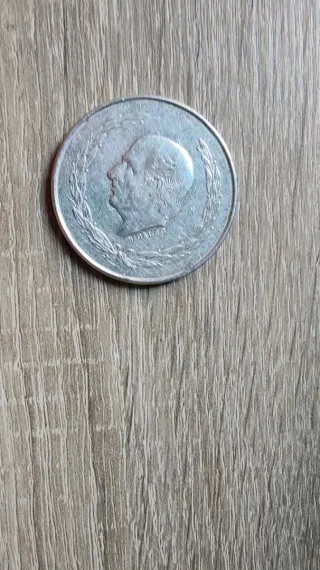 2 Monedas: Peso México 1951 y Bolívares Venezuela