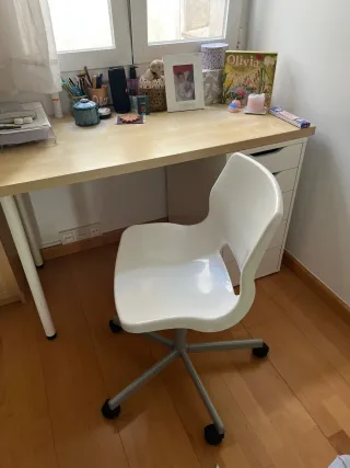 Escritorio IKEA Lagkapten con cajoneras