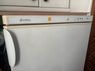 Congelador vertical Edesa 210L 135 cm alto