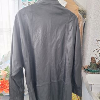 Chaquetón de cuero tres cuartos negro mujer