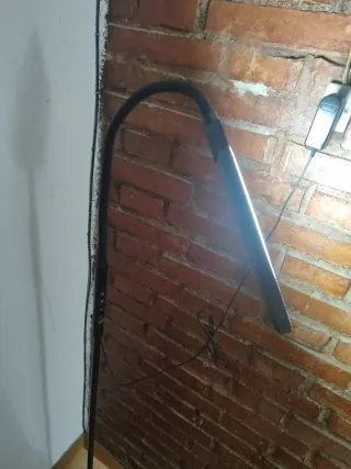 Lámpara de pie moderna negra