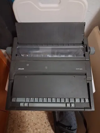 Procesador de texto Olivetti PTP 820
