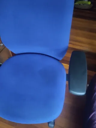 Silla de oficina azul de tela