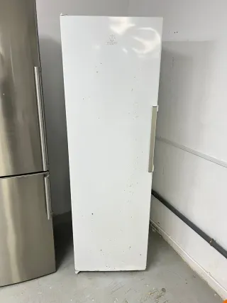 Congelador Vertical Indesit No Frost