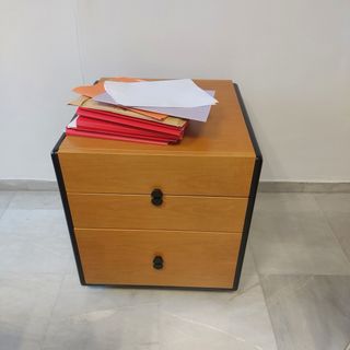 Cajonera madera y plástico