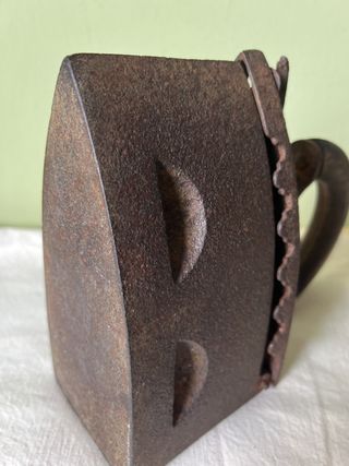 Plancha antigua de hierro P M M