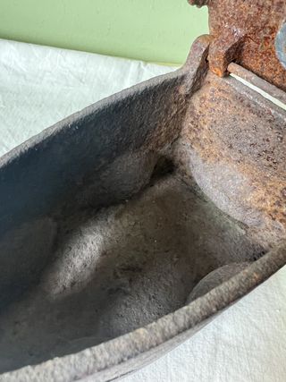 Plancha antigua de hierro P M M