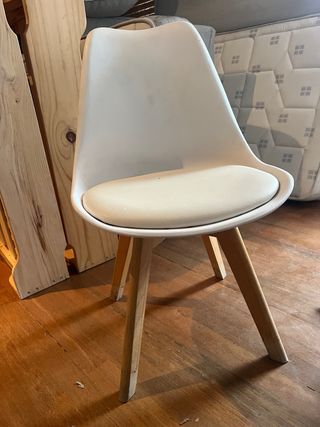 Silla Nórdica Beige y Blanca