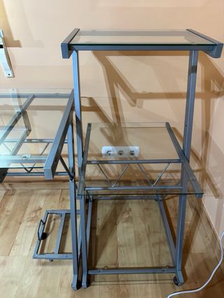 Mesa de ordenador de cristal y metal