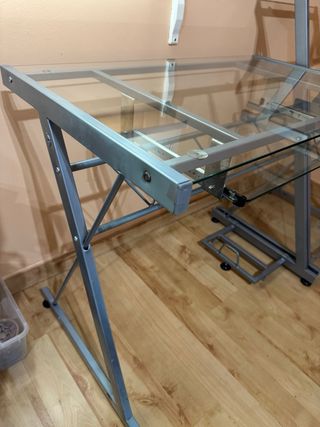 Mesa de ordenador de cristal y metal