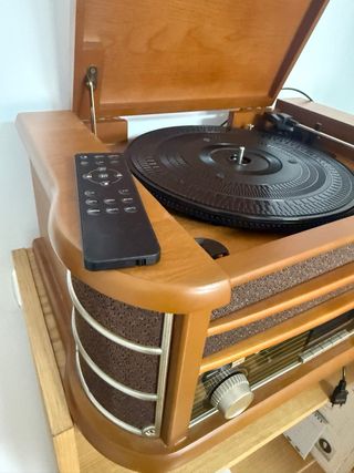 Tocadiscos con Mando y Radio (en Madrid)