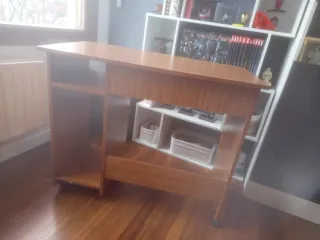 Mesa de madera para ordenador