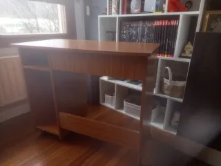 Mesa de madera para ordenador