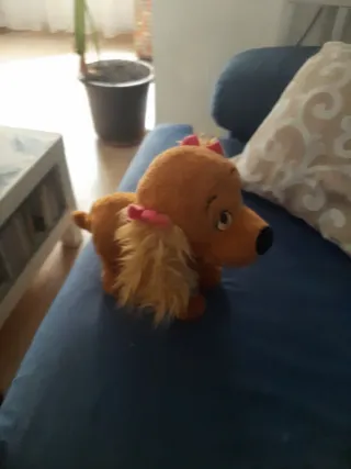 Perro de peluche a pilas
