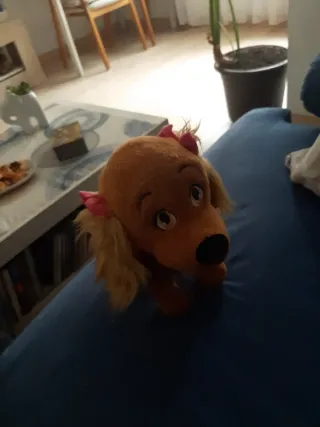 Perro de peluche a pilas