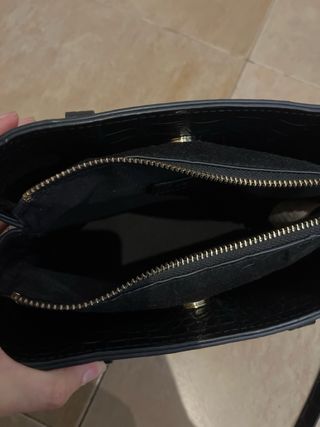 Bolso de mano negro efecto piel