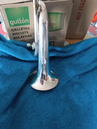Corneta para banda plateada con funda y boquilla