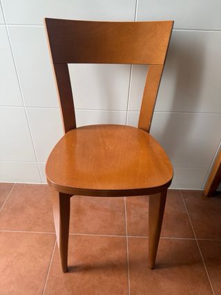 Sillas de comedor de madera. 30€por silla