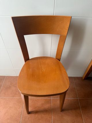 Sillas de comedor de madera. 30€por silla