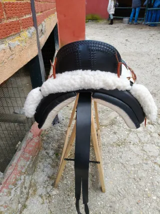 Silla vaquera nueva