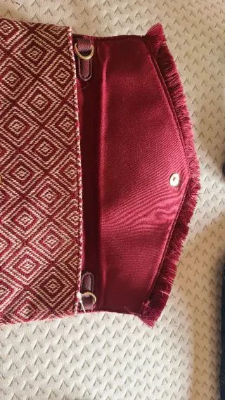 Carteira Kiabi vermelha com padrão