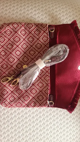 Carteira Kiabi vermelha com padrão