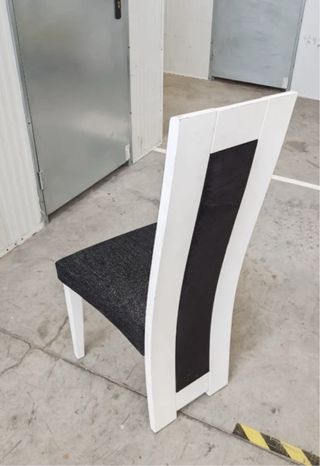 Mesa y 6 sillas de comedor blanca y negra