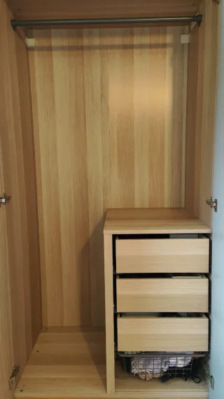 Armario PAX efecto roble teñido blanco