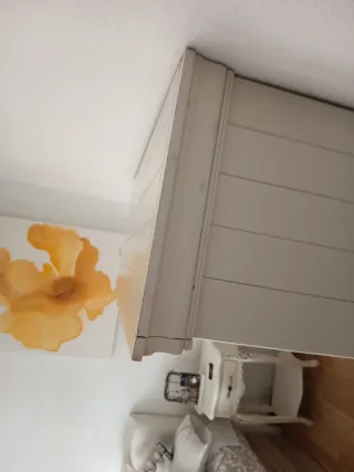 Cajonera de madera blanca