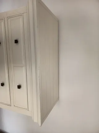 Cajonera de madera blanca