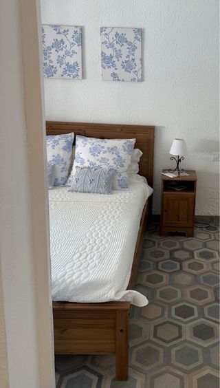 Cama de madera estilo rústico