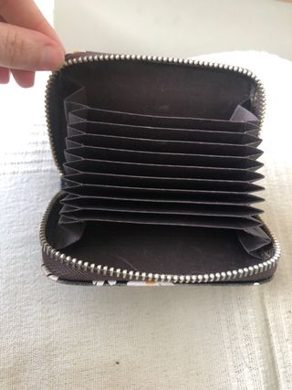 Cartera Tarjetero Negro con Margaritas