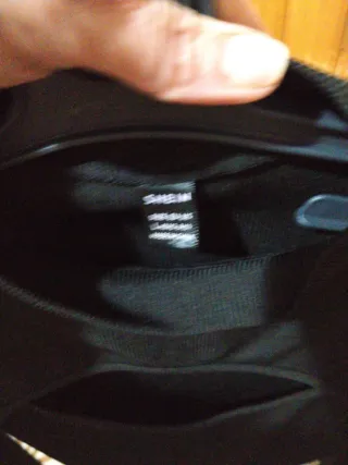 Top SHEIN Negro Cut-out Manga Larga