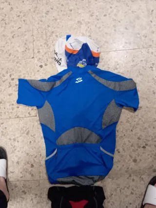 Conjunto Ciclismo Hombre + 2 Gorras + guantes
