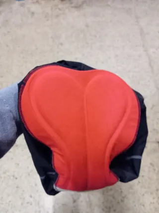 Conjunto Ciclismo Hombre + 2 Gorras + guantes