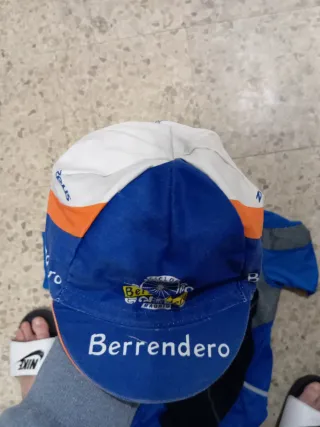 Conjunto Ciclismo Hombre + 2 Gorras + guantes