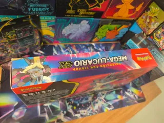 Colección Pokémon Mega-Lucario EX con Figura