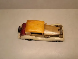 Coche madera barnizada antiguo
