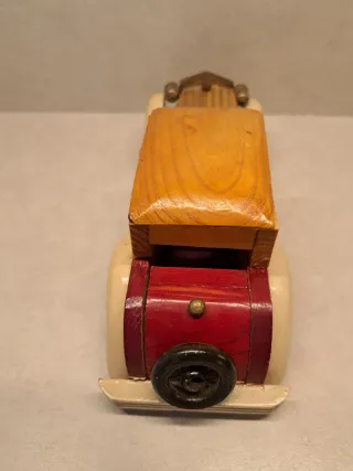 Coche madera barnizada antiguo