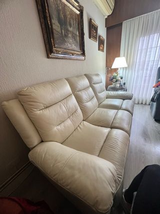 2 Sofás de piel sintética 3 y 2 plazas reclinable.