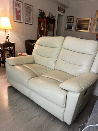 2 Sofás de piel sintética 3 y 2 plazas reclinable.