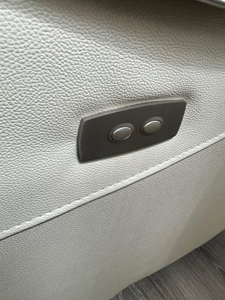 2 Sofás de piel sintética 3 y 2 plazas reclinable.