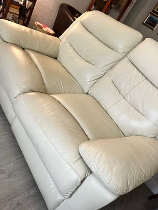 2 Sofás de piel sintética 3 y 2 plazas reclinable.