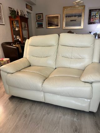 2 Sofás de piel sintética 3 y 2 plazas reclinable.