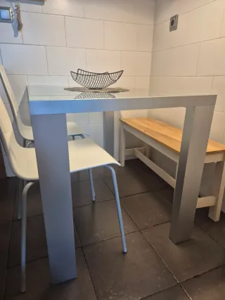 Mesa STUA, en alumino y cristal