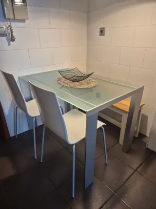 Mesa STUA, en alumino y cristal