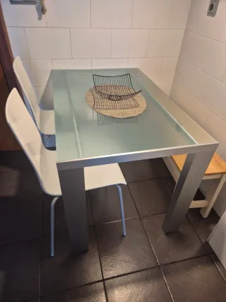 Mesa STUA, en alumino y cristal