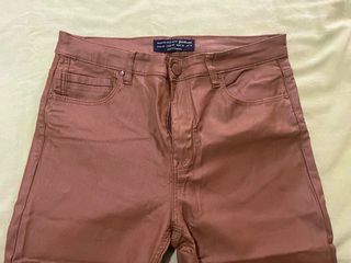 Pantalón Stradivarius 40