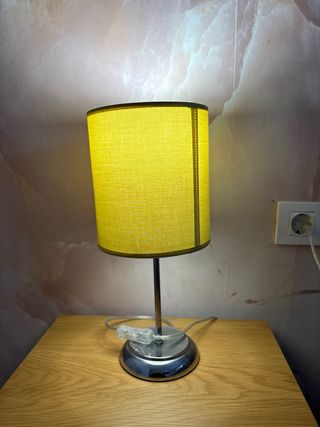 Lámpara de mesa moderna